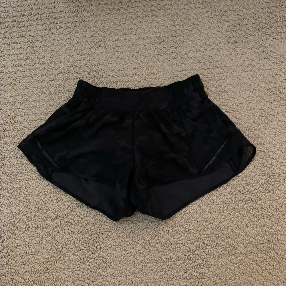 Lululemon hotty hot shorts 2.5